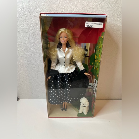 2003 talk of the town Barbie - Picture 1 of 5